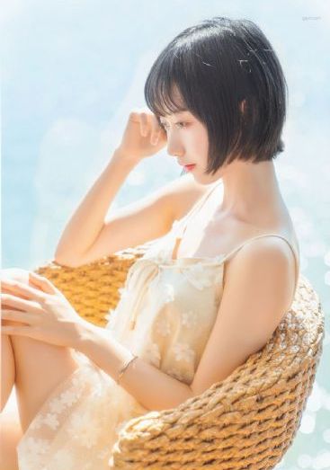 一个女